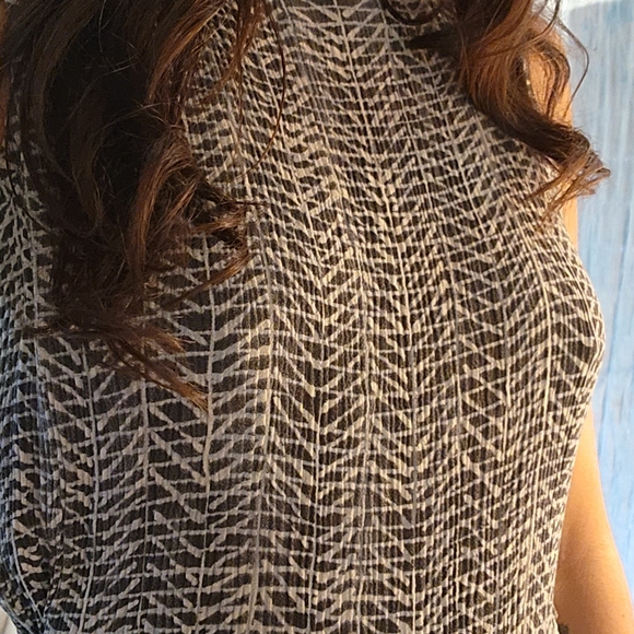 Vintage dress. The fabric stretches,so it fits an extra small  to a medium size. - Picture 6 of 8